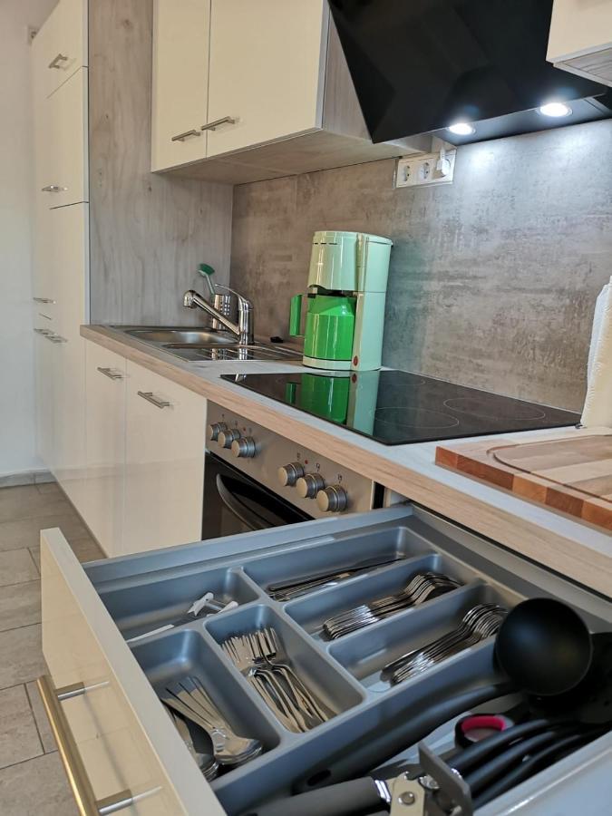 Modern Wohnen I Parkplatz I Wlan I Netflix I Balkon I 6 Schlafplaetze Apartment Бад Ойнхаузен Екстериор снимка