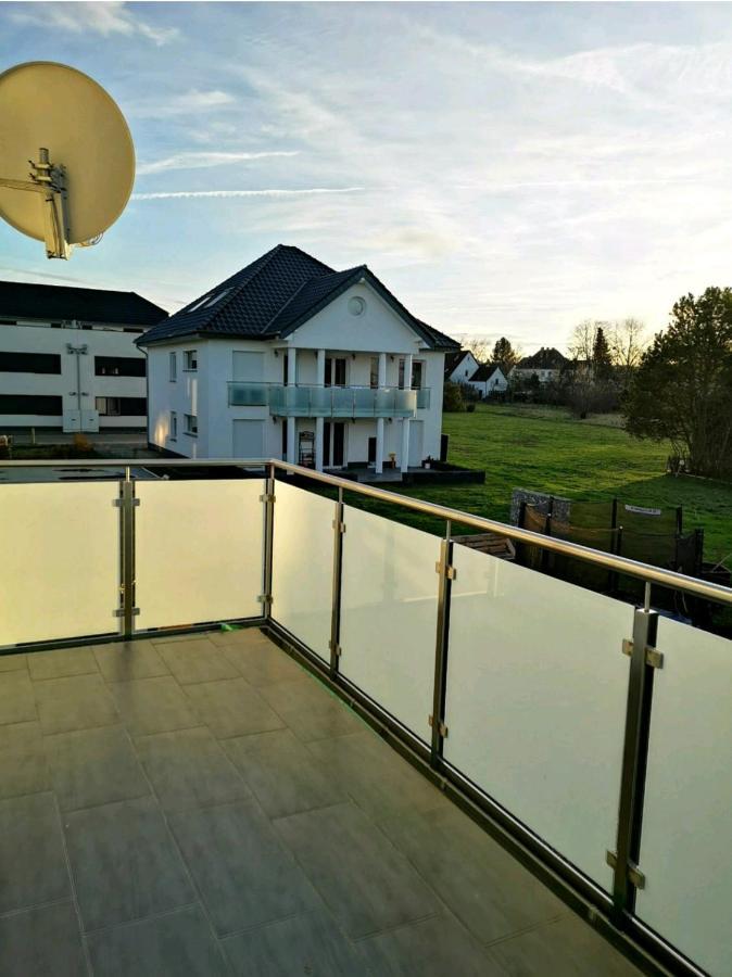 Modern Wohnen I Parkplatz I Wlan I Netflix I Balkon I 6 Schlafplaetze Apartment Бад Ойнхаузен Екстериор снимка