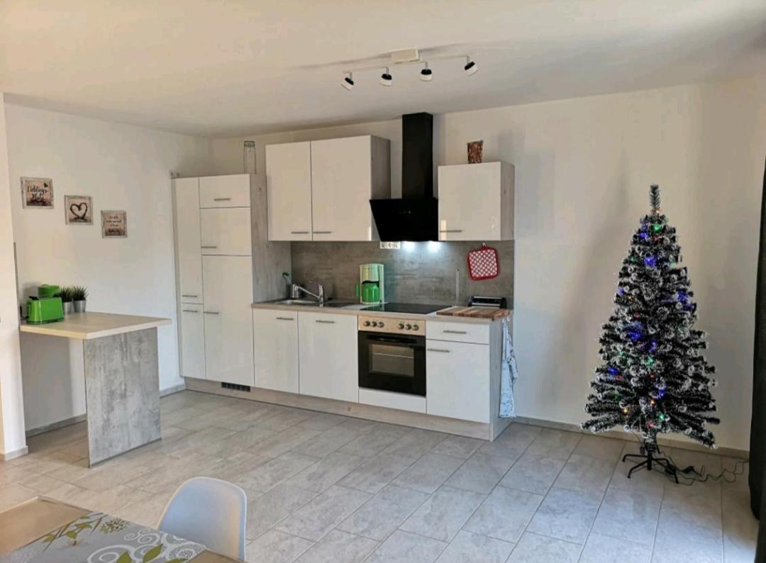 Modern Wohnen I Parkplatz I Wlan I Netflix I Balkon I 6 Schlafplaetze Apartment Бад Ойнхаузен Екстериор снимка