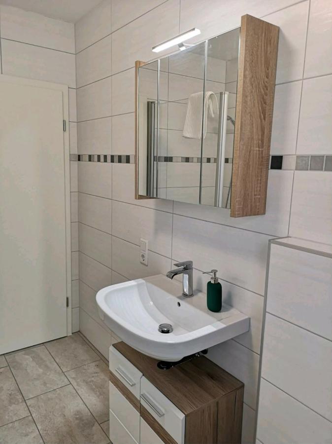 Modern Wohnen I Parkplatz I Wlan I Netflix I Balkon I 6 Schlafplaetze Apartment Бад Ойнхаузен Екстериор снимка